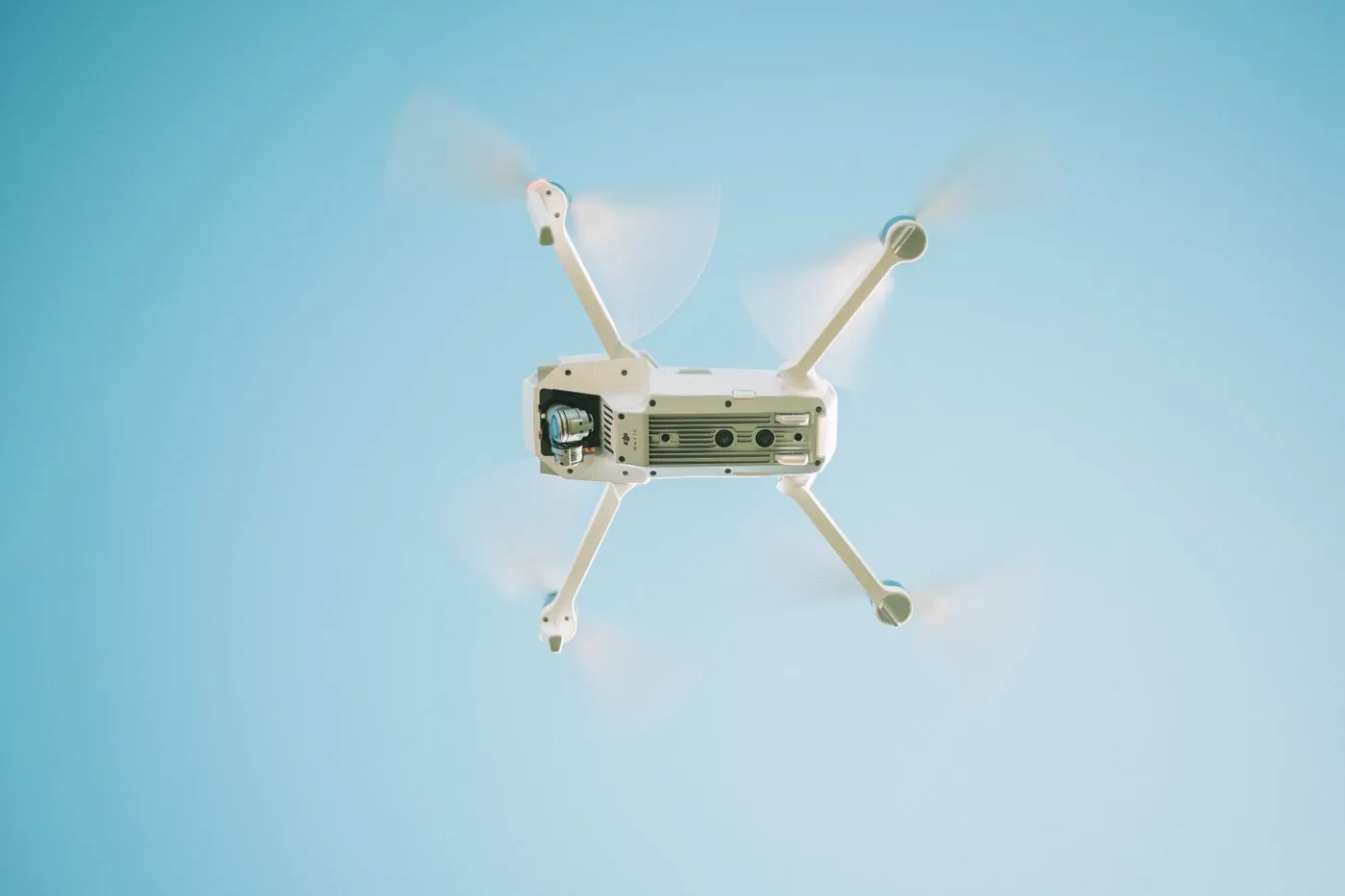 Dron — ilustrační foto k tématu dron