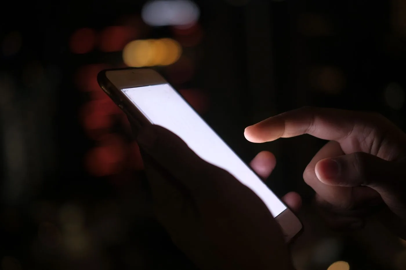 Mobilní telefon — ilustrační foto k tématu mobilní telefon